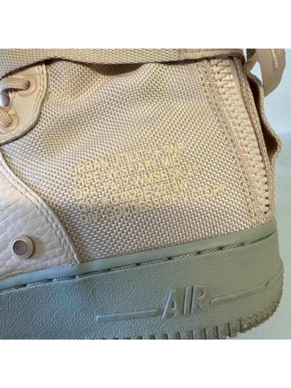 Size‎ 9.5 - Nike Air Force 1 SF Mid Orange Quartz W EUC AA3966-800 - Urban